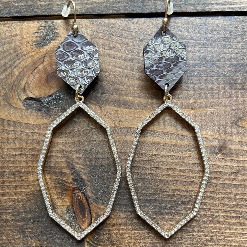 New! Stunning Beautiful Crystal BOUTIQUE Earrings!